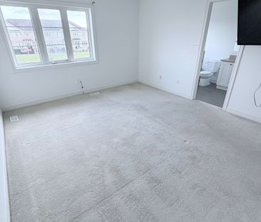 For Lease - 7 Webb Street, Bradford West Gwillimbury, Ontario - Photo 5