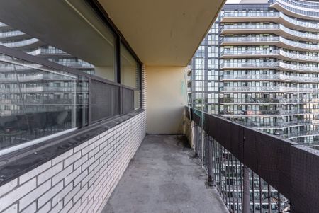 For Lease - 1455 Lawrence Avenue Unit# 1504, Toronto, Ontario - Photo 3