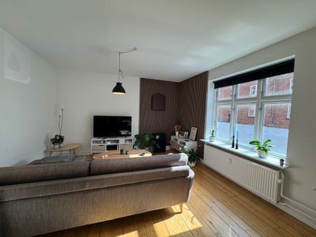 Moderne lejlighed i Øgadekvarteret med skøn atmosfære - Photo 2