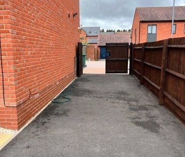 3 bedroom semi-detached house to rent - Photo 4