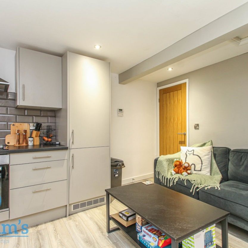 2 bed Apartment for Rent - Photo 1