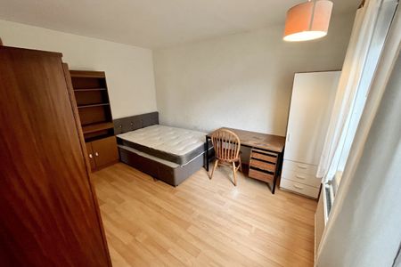 Wycliffe Road - Photo 4