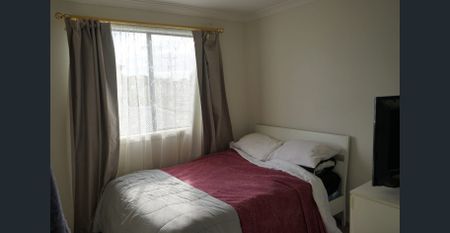 Modern three bedroom townhouse in a great location! - Photo 4