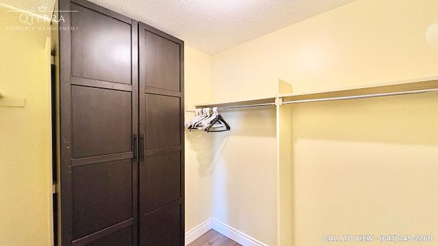 SPACIOUS 3-BEDROOM MAIN LEVEL WITH BRIGHT & MODERN CHARM - Photo 1