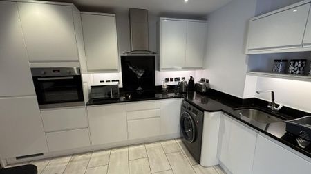 2 bedroom ground floor flat to rent - Photo 5