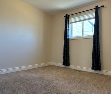 For Lease - 28 Collins Crescent, Aurora, Ontario - Photo 4