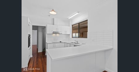 Located in Sought After Suburb - Neat & Tidy Family Home - Photo 5