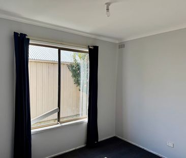 Charming Home - Photo 2