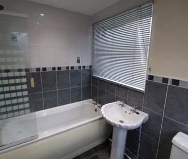 3 bedroom House To Let - Photo 2