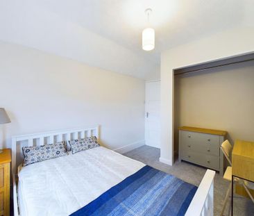 4 bedroom detached house to rent - Photo 4