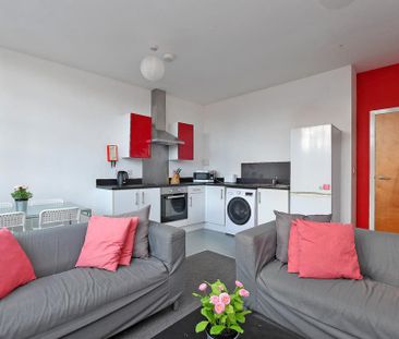 3 bedroom flat to rent - Photo 3