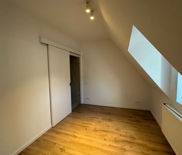 Te huur: volledig gerenoveerde, lichtrijke woning aan het water - Photo 6