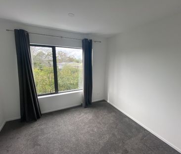 Discover comfort and style at 2/20 Metcalfe Rd, Ranui. - Photo 1