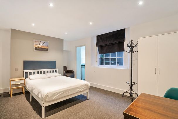 Oakfield Place, Clifton, Bristol - Photo 1