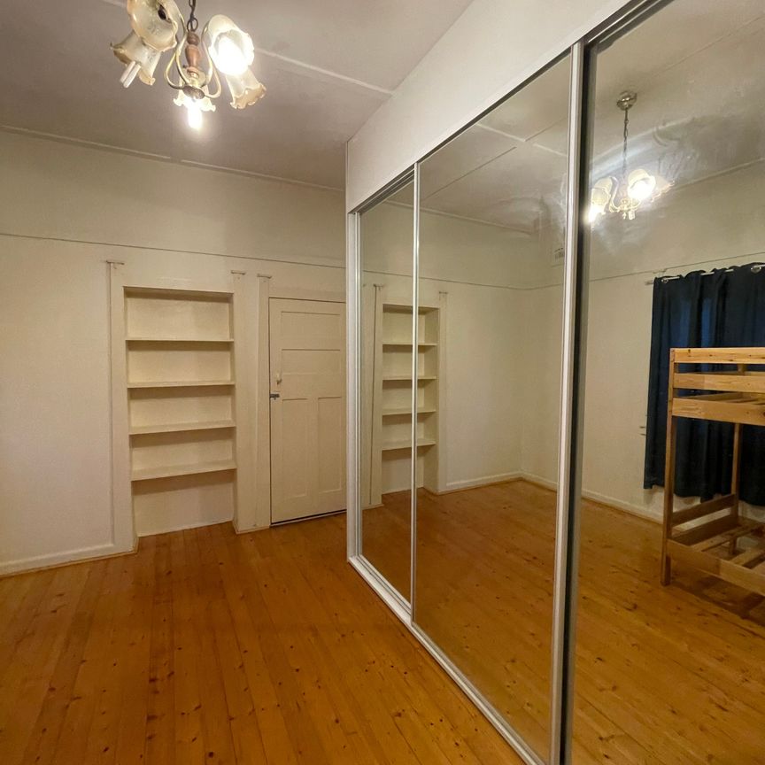 Croydon Park - Photo 1