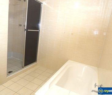 Spacious 3 Bedroom Townhouse in Parramatta - Photo 3