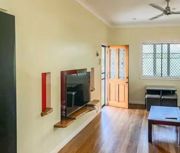 SHARE HOUSE!!! - Photo 1