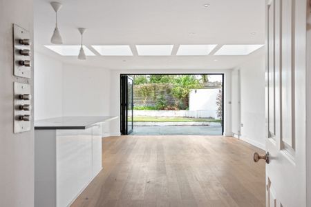 5 bedroom town house to rent - Photo 2