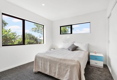 Magnificent in Manurewa - Photo 5