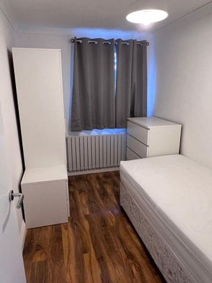 6 bedroom terraced house to rent - Photo 1