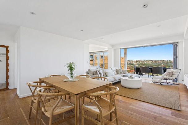 Modern, Light filled and Spacious 3 Bedroom Apartment With Stunning City and District Views! - Photo 1