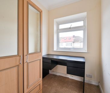 2 Bed Flat, Mayville Road, IG1 - Photo 1