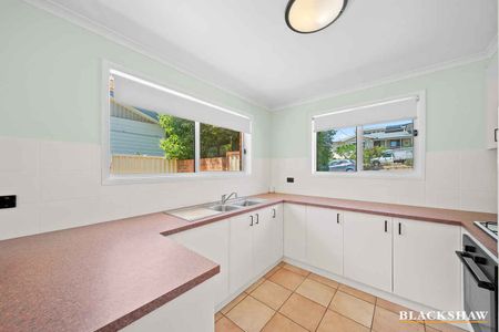 Spacious, Fully Detached Townhouse in a Quiet Queanbeyan Pocket - Photo 2