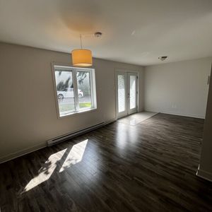 CONDO 4 1-2 NIVEAU TERRASSE + CABANON - Photo 2