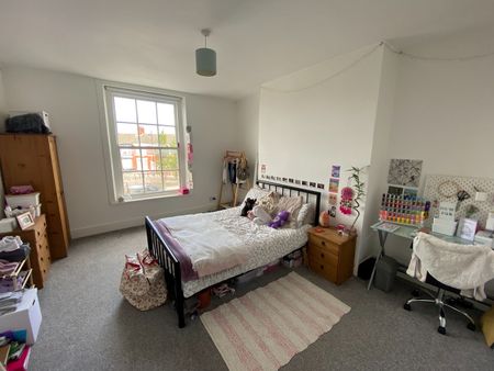 6 Bed Semi-Detached House, North View, L7 - Photo 2