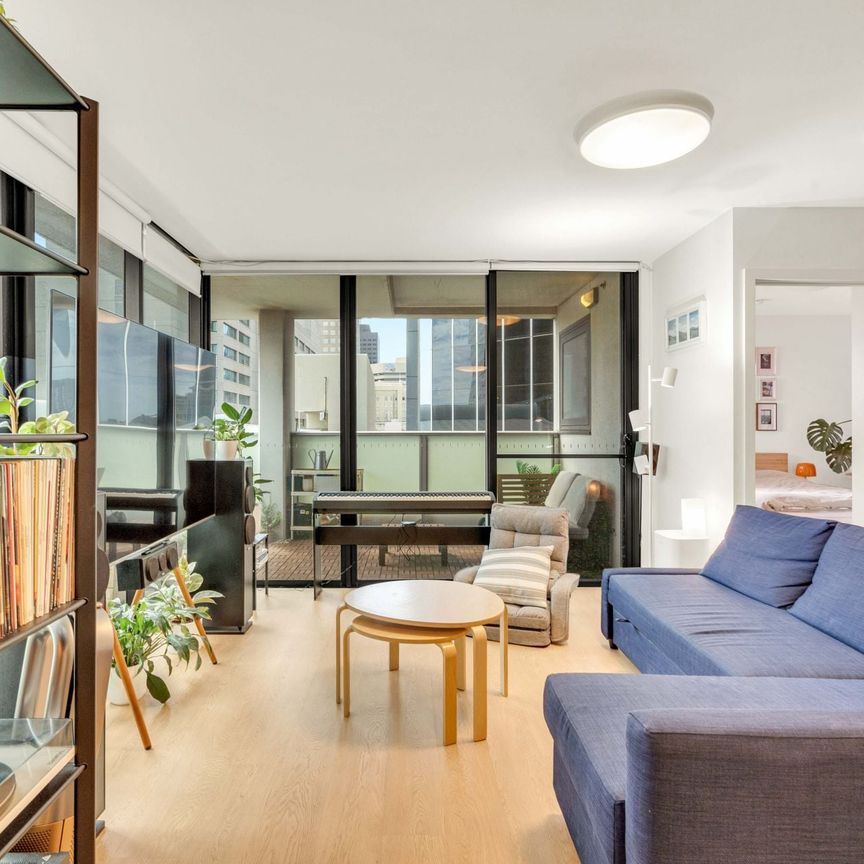 Corner apartment in the heart of the CBD! - Photo 1