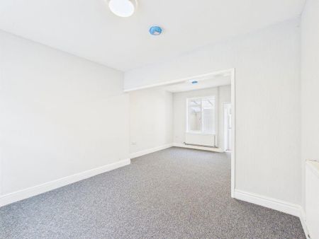 2 bedroom semi-detached house to rent - Photo 4