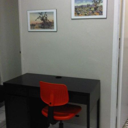 GHETTO MCGILL- 3 ½ RÉNOVÉ & MEUBLÉ – 1 CHAMBRE FERMÉE - Photo 3