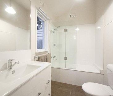 9 Lincoln Avenue, Oakleigh VIC 3166 - House For Rent | Domain - Photo 3