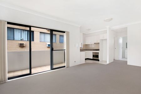 Perfectly Positioned 1 Bedroom Apartment - Photo 5