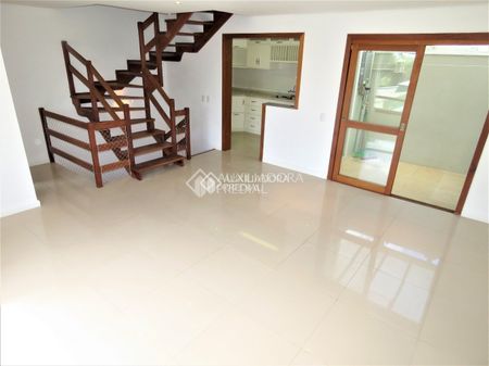 Casa em Condomínio com 3 quartos e 120m² para alugar em Medianeira, Porto Alegre. - Foto 4