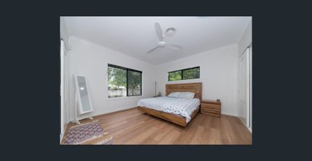 SUBSTANTIAL CONTEMPORARY RESIDENCE - POSITIONED ADJACENT TO BEAUTIFUL PARKLAND - Photo 3