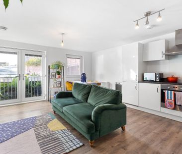 2 bedroom flat to rent - Photo 2
