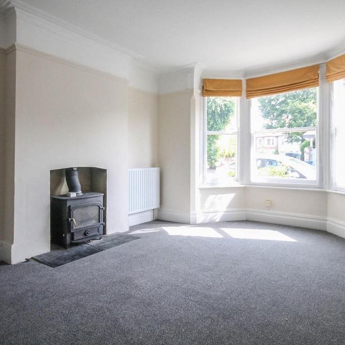 4 bedroom end of terrace house to rent - Photo 1