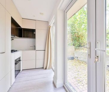 3 bedroom flat to rent - Photo 5