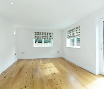 5 bedroom detached house to rent - Photo 4