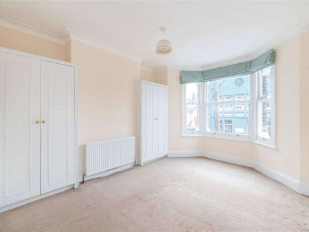 A lovely two bedroom flat located in the heart of Battersea - Photo 2
