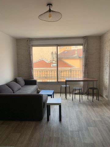 Location Appartement 1 pièce 36m² LYON 7ème - Photo 2