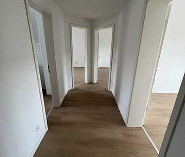 Frisch sanierte 3-Zimmer Wohnung mit EBK im Zentrum von Mannheim-Sandhofen - Photo 1