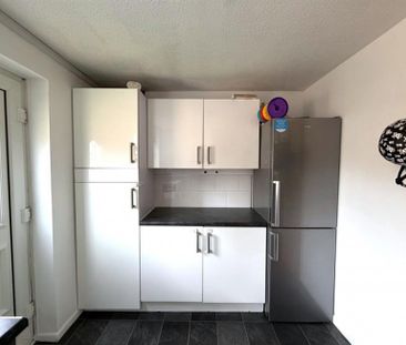 2 Bedroom Terraced To Let - Photo 6