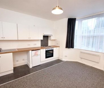 Studio to rent - Photo 2