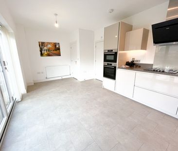 3 bed detached house to rent in Stirling Close, Crowthorne, Berkshi... - Photo 5