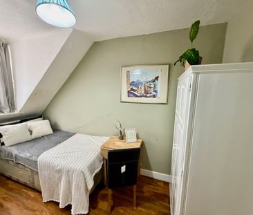 Room in a Shared House, Chiswick High Road, W4 - Photo 6