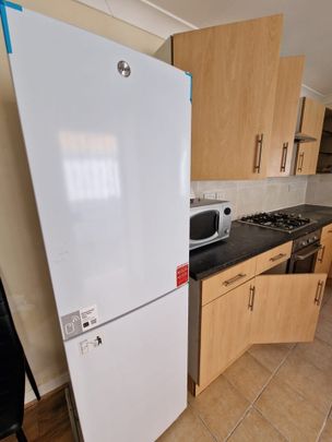 2 Bed Flat, Upper Tooting Road, SW17 - Photo 1