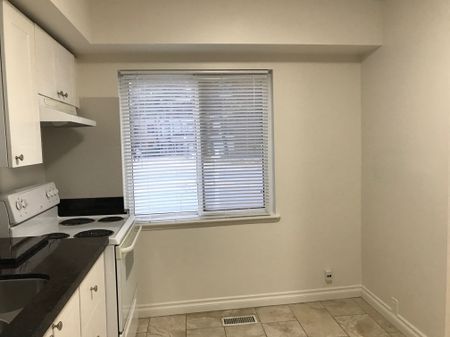 For Lease - 60 Finch Avenue Unit# Front, Toronto, Ontario - Photo 2