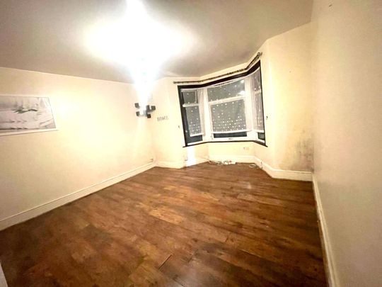 two bedroom first floor flat close to seven king station - £1900 - Photo 1